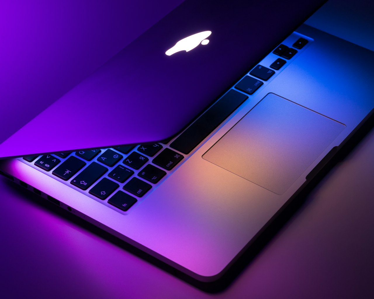 Werkplek met laptop — gratis online tools van ITmarkt